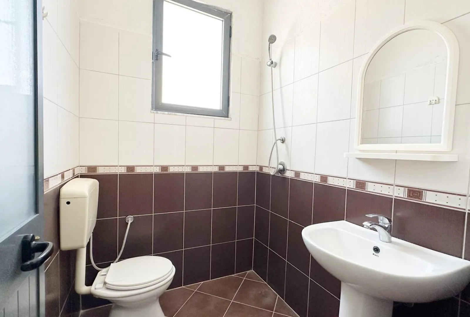 A-Vila Golem  0*, Golem (Tirana)