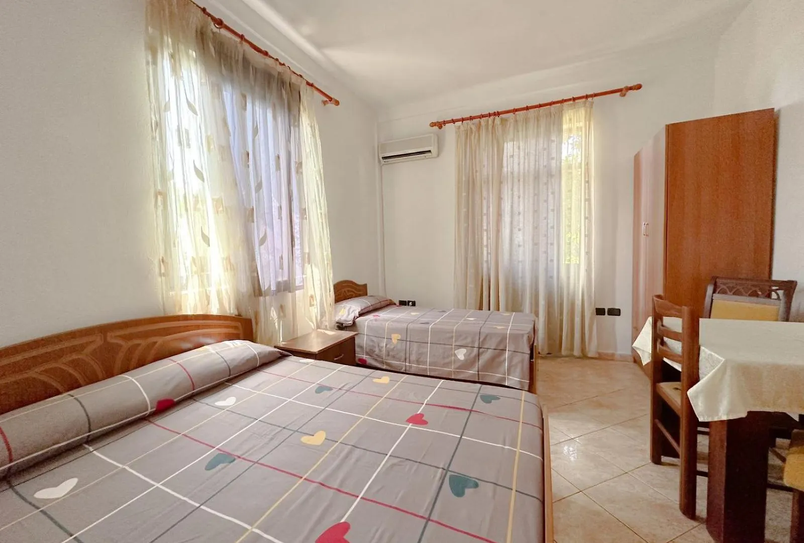 A-Vila Golem  Pensjonat Golem (Tirana)