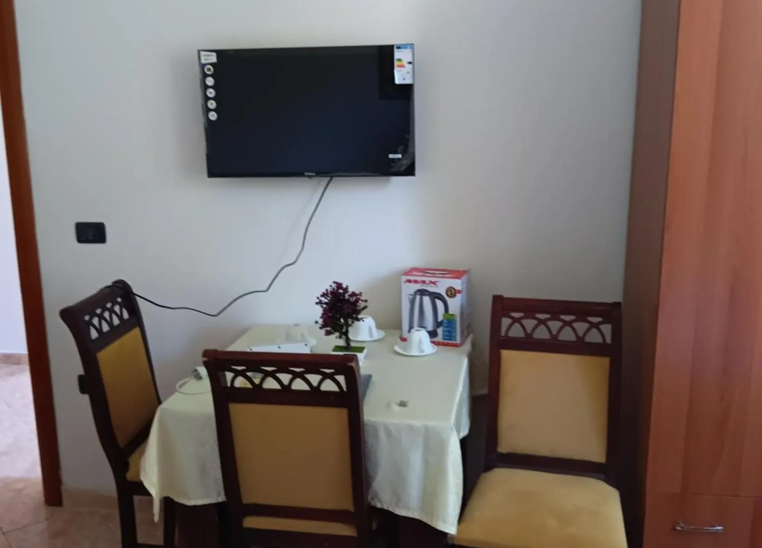 A-Vila Golem  Pensjonat Golem (Tirana)